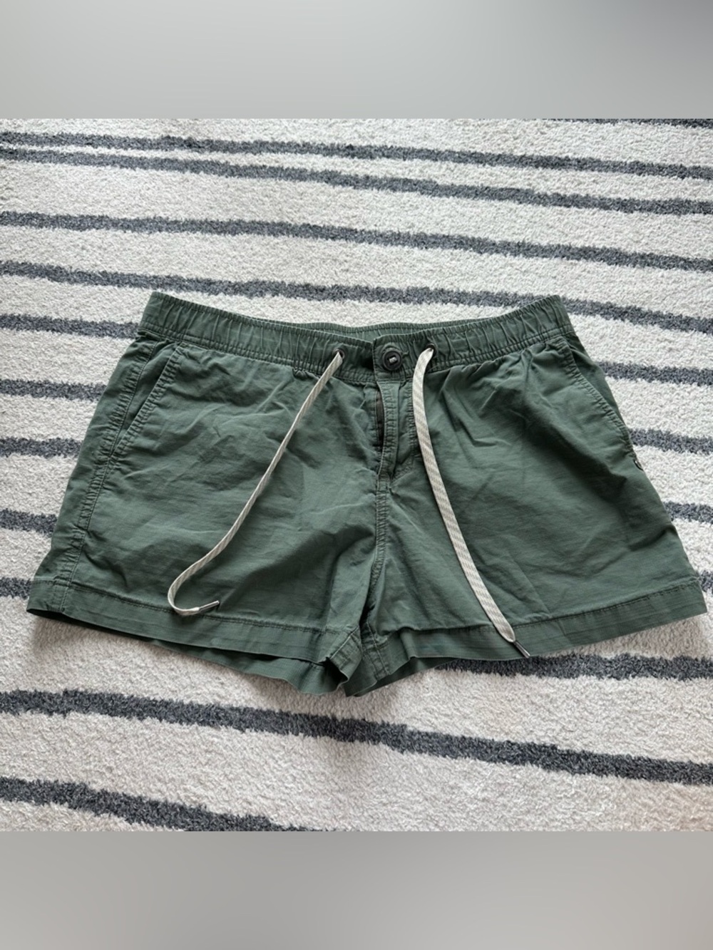 Vuori Green Short Medium